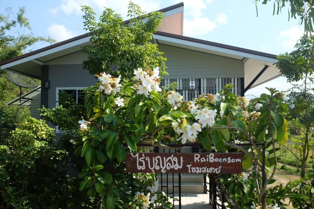 Rai Boonsom Apartment Phrao Bagian luar foto