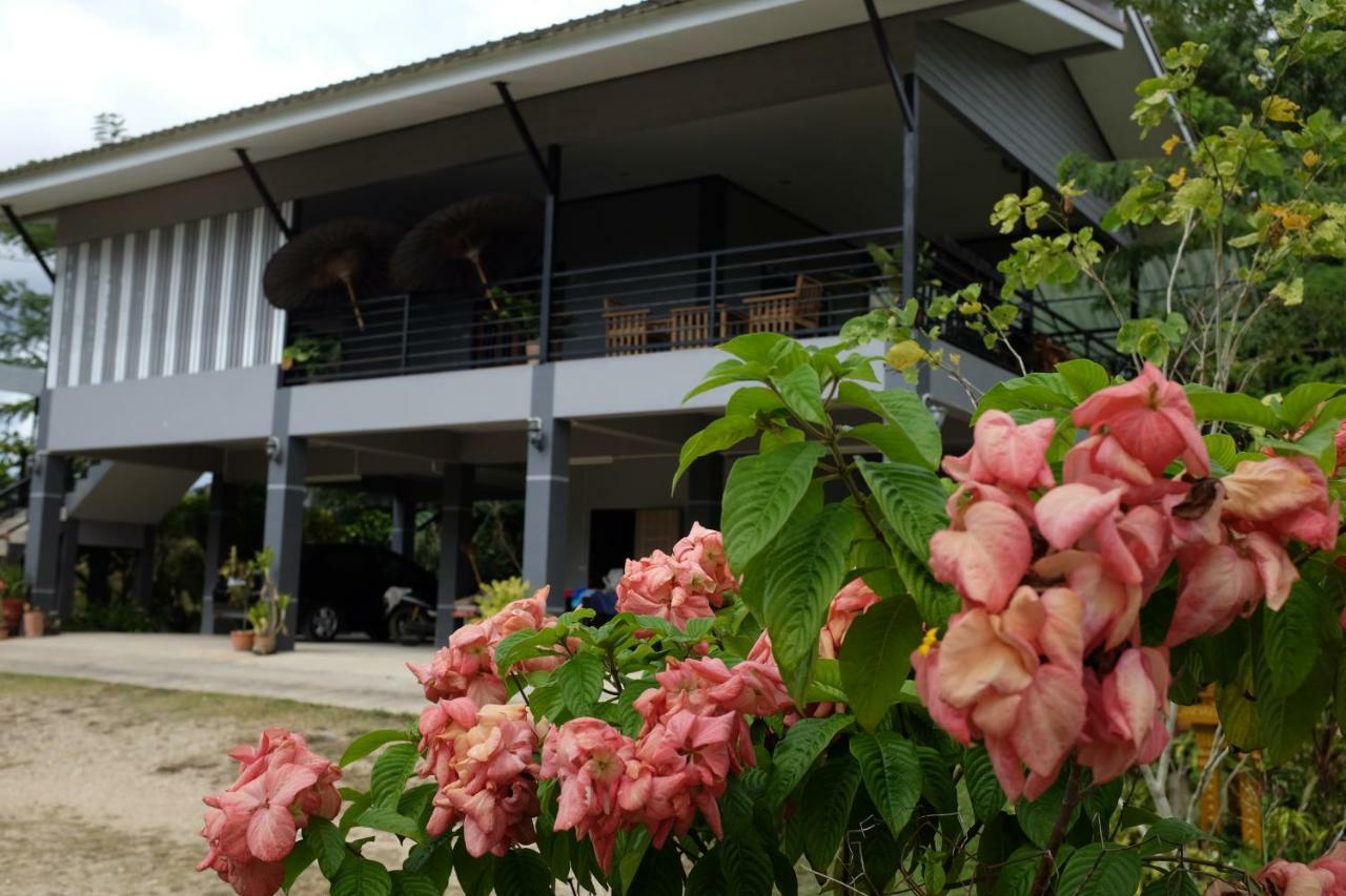 Rai Boonsom Apartment Phrao Bagian luar foto